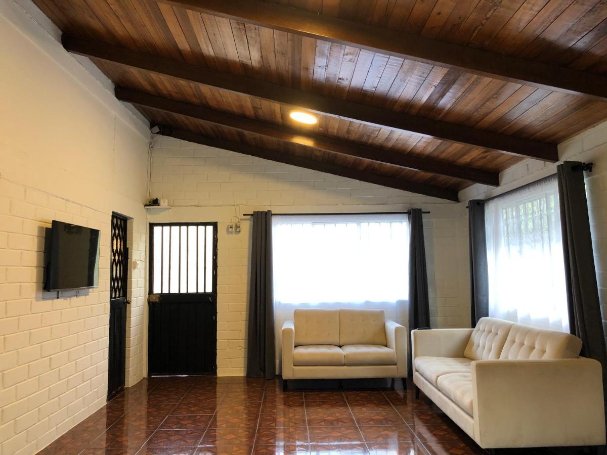 High-End Holiday Cabin - Tungurahua Hot Springs バーニョス エクステリア 写真